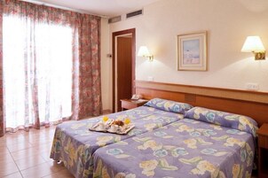 Pengeskab på værelset, skrivebord, gratis baby-/barnesenge, gratis Wi-Fi