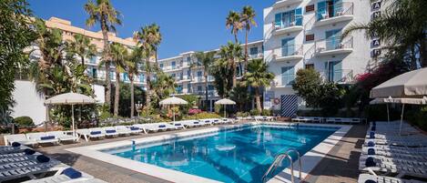 Außenpool, Liegestühle