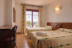 Coffres-forts dans les chambres, bureau, Wi-Fi gratuit, draps fournis