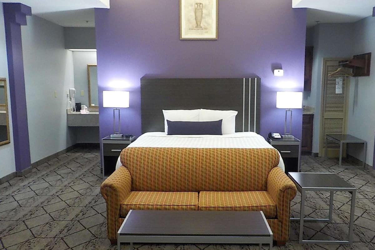 Suite, 1 King Bed, Non Smoking, Jetted Tub (Interior Corridor) | Jetted tub