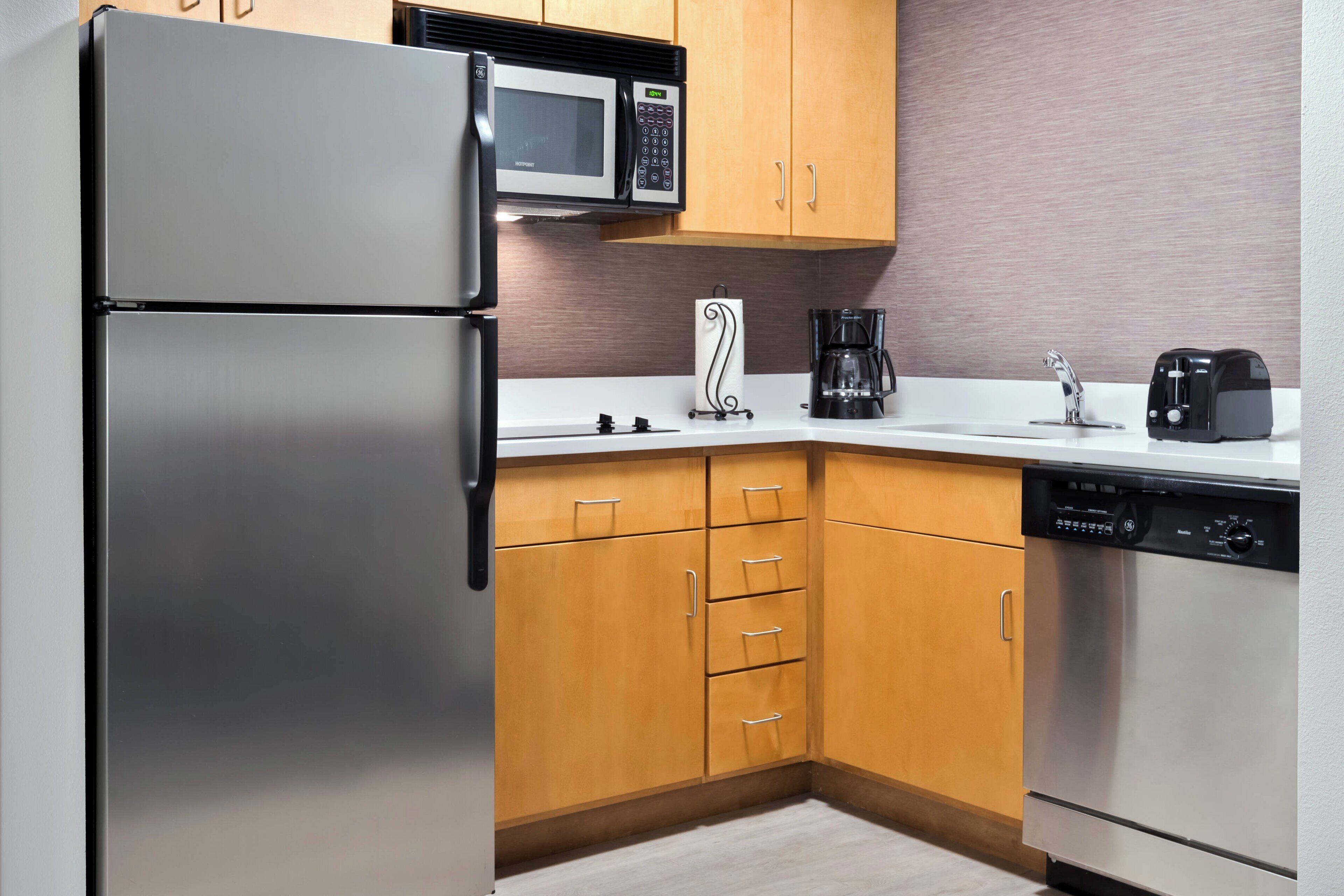 suite, 1 bedroom | premium bedding, individually furnished, desk, laptop workspace