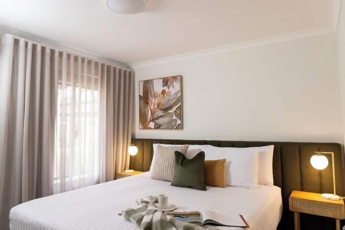 2 bedrooms, pillowtop beds, in-room safe, desk