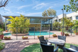 Outdoor pool - Rydges Kalgoorlie (South Kalgoorlie)