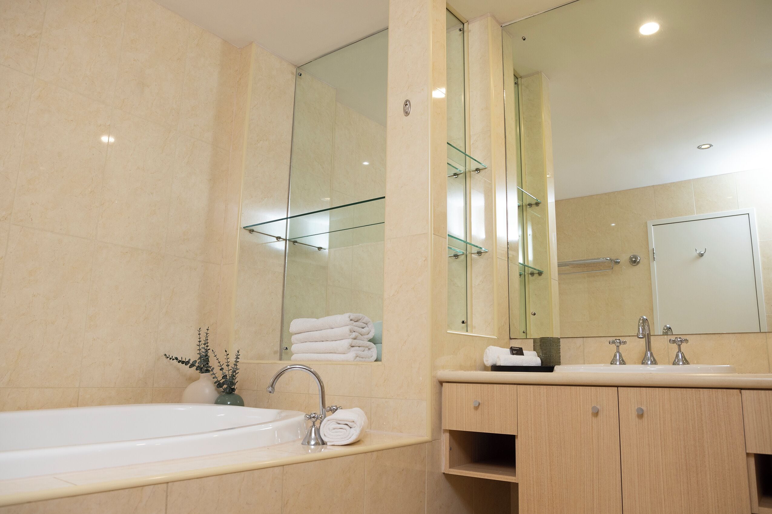 deluxe king spa studio | bathroom | free toiletries, hair dryer, towels, soap