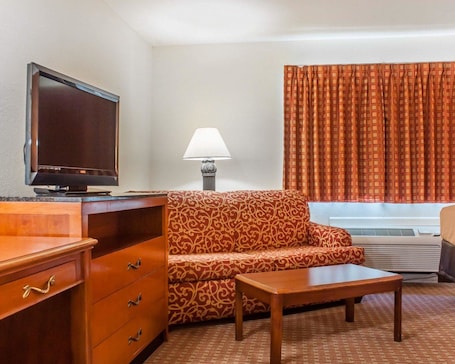 Escritorio, tabla de planchar con plancha y camas plegables/adicionales . Econo Lodge Cuba I-86