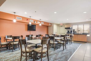 Free daily on-the-go breakfast - Sleep Inn & Suites Ronks - Lancaster Area (Ronks)