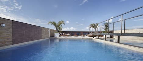 2 piscinas al aire libre