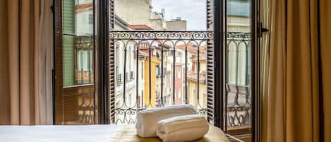 Minibar, una cassaforte in camera, una scrivania, tende oscuranti