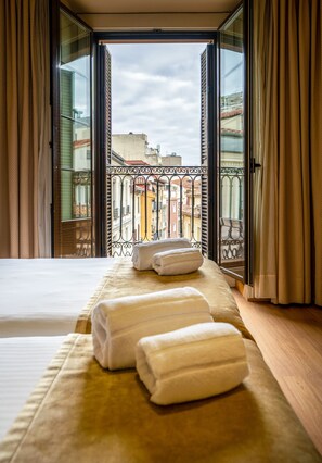 迷你吧、客房內保險箱、書桌、遮光布/窗簾