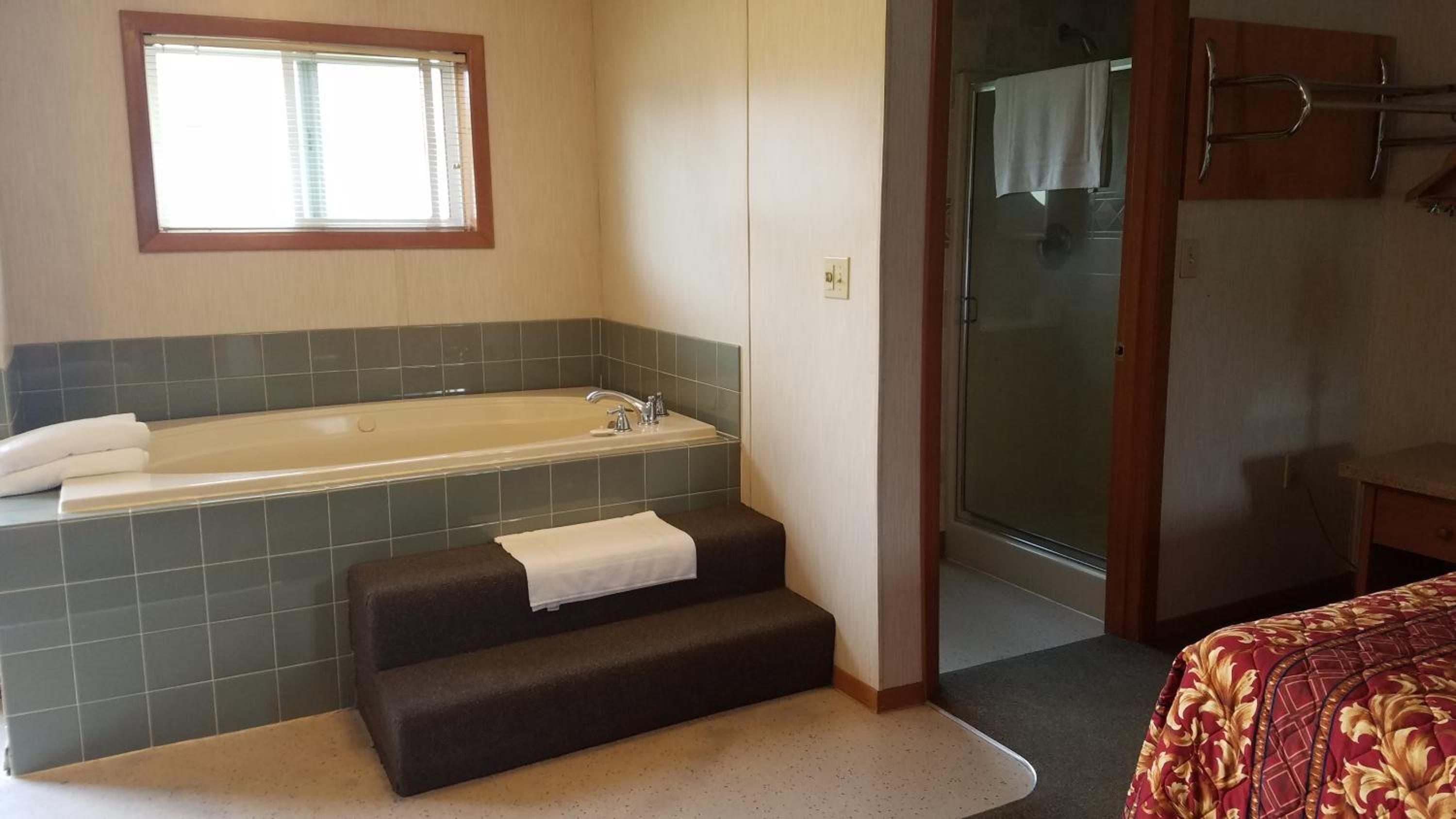 Ensemble douche/baignoire, serviettes fournies