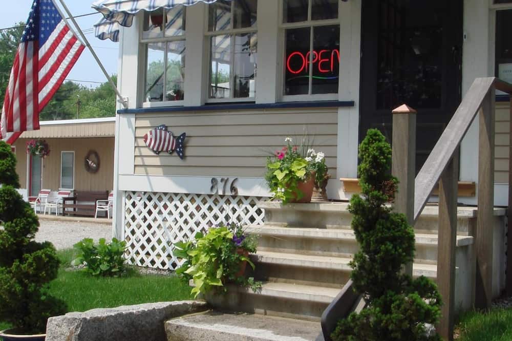 Coast Village Inn & Cottages