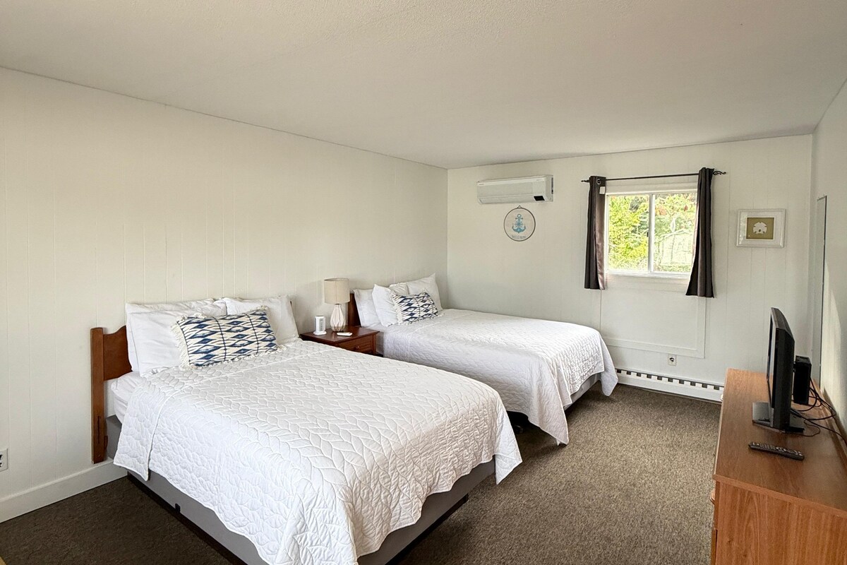 Iron/ironing board (on request), free WiFi, alarm clocks