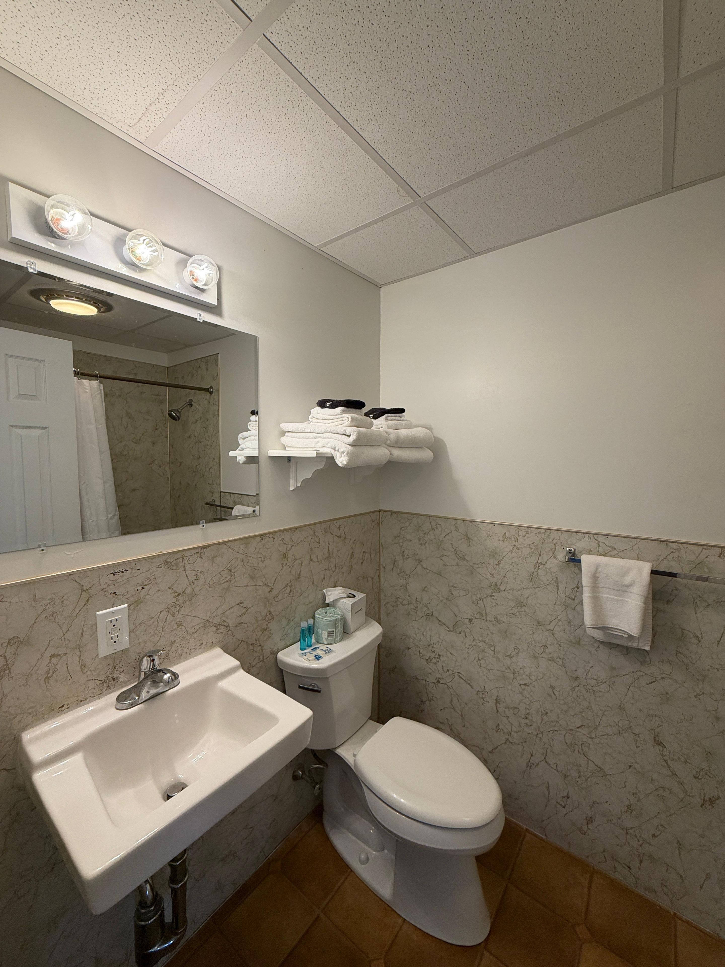 Room, 1 Queen Bed | Bathroom | Combined shower/tub, free toiletries, hair dryer (on request), towels