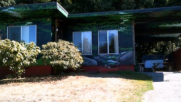 Duplex (Vacation Home Unit A) | 2 bedrooms, premium bedding, free WiFi, bed sheets
