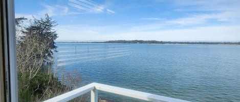 Waterfront Condo Upper (No Pets Allowed) | Terraza o patio