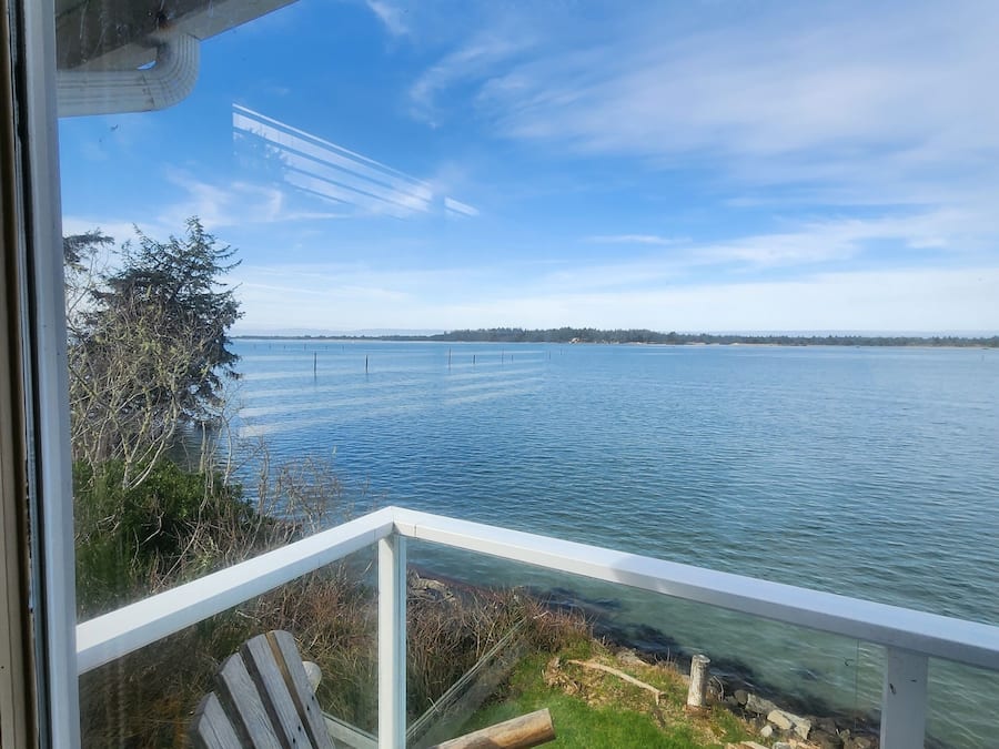 Waterfront Condo Upper (No Pets Allowed) | Terrasse/Patio