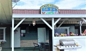 Breakfast and dinner served - Western Motel (Lovell)