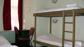 Basic-Vierbettzimmer, Gemeinschaftsbad