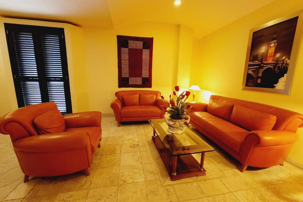 1 bedroom, premium bedding, in-room safe, desk