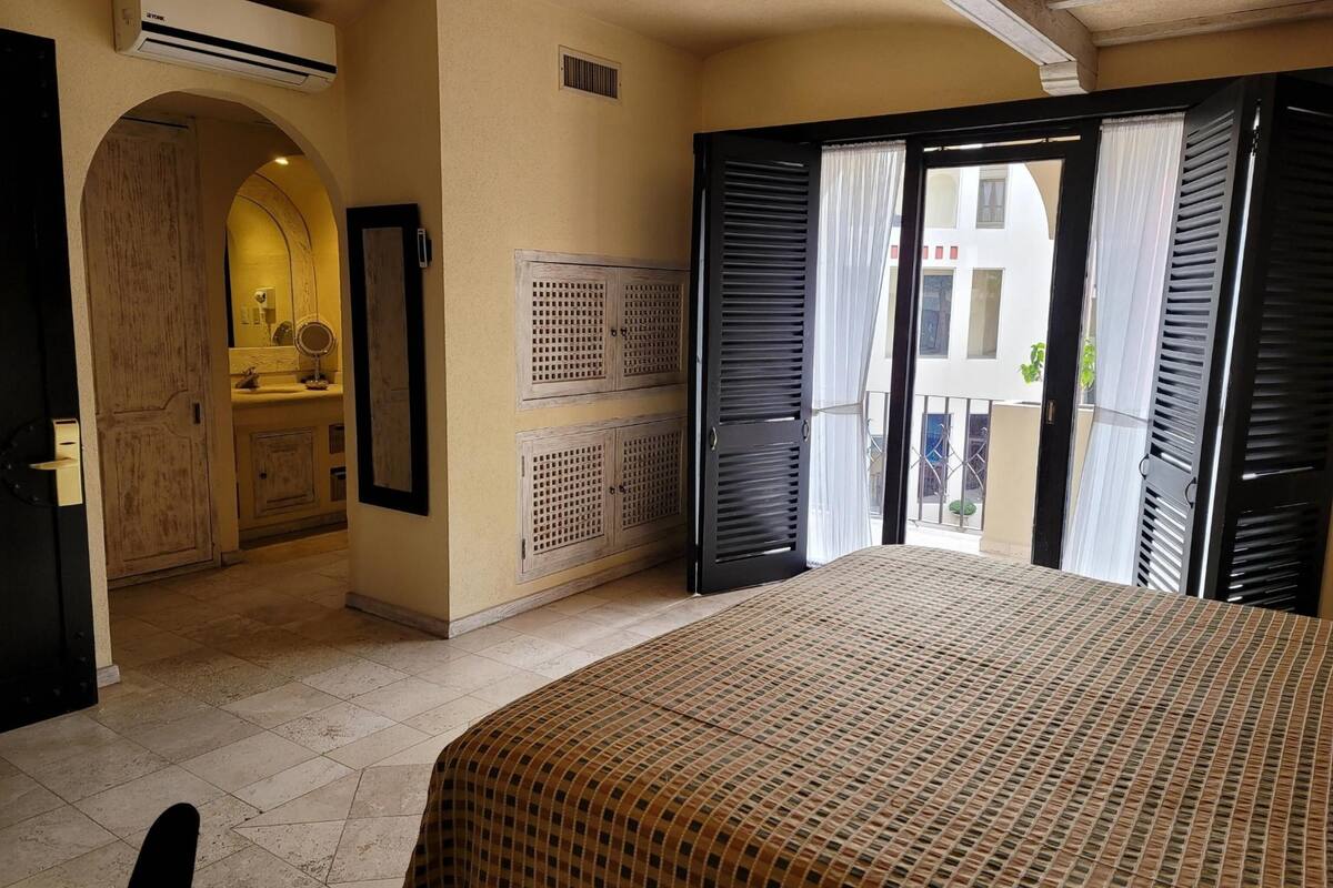 standard deluxe | 1 bedroom, premium bedding, in-room safe, desk