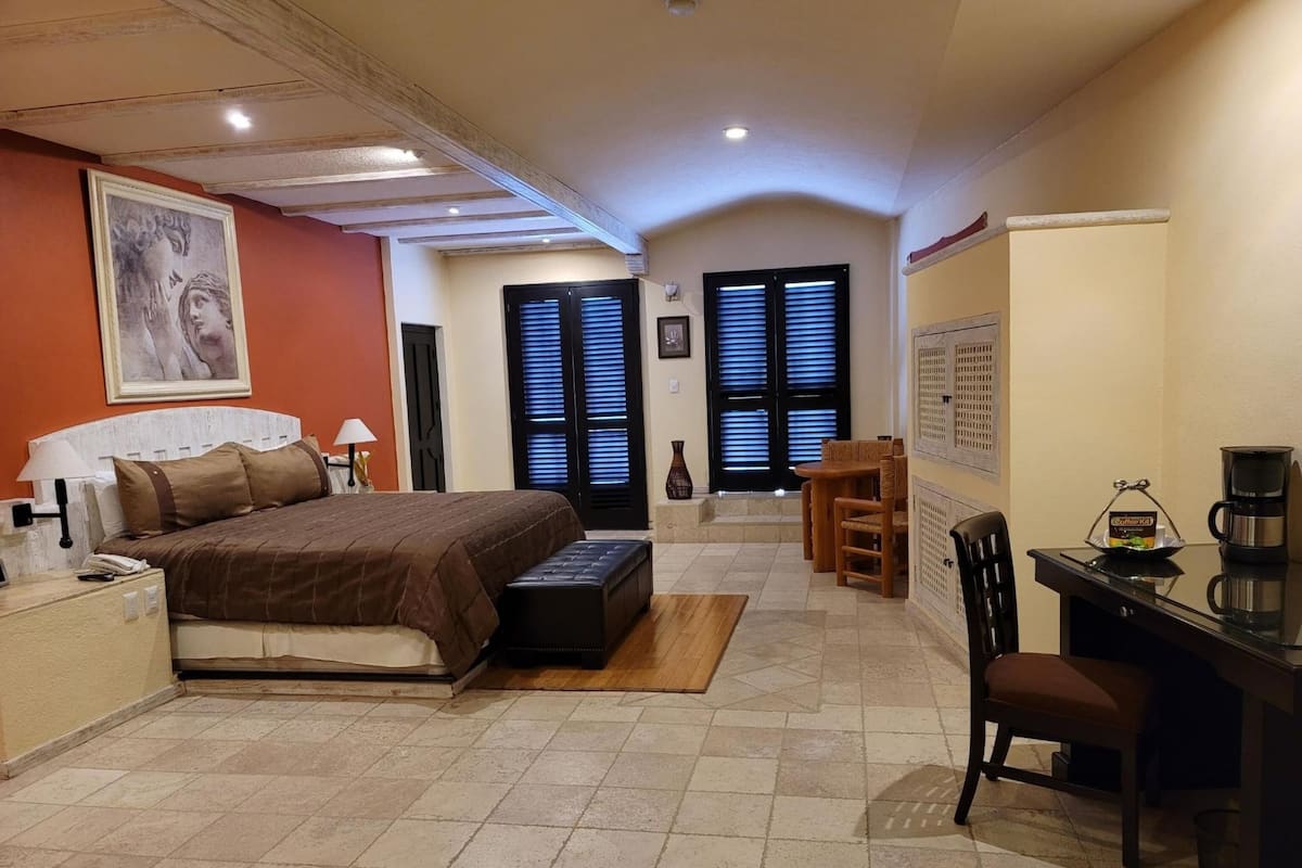 Premium bedding, in-room safe, desk, soundproofing