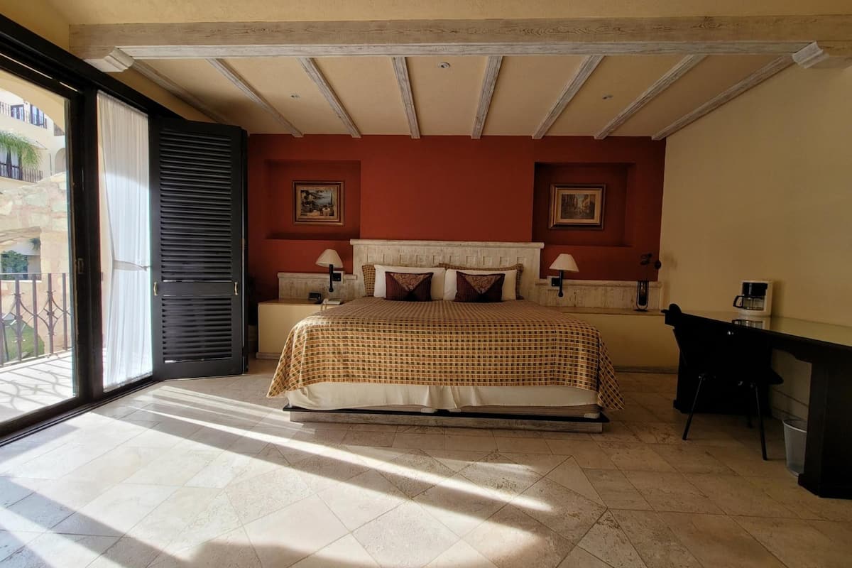 standard deluxe | 1 bedroom, premium bedding, in-room safe, desk