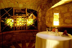 Déjeuner, dîner et souper servis sur place; cuisine italienne