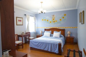 Executive Single Room | In-room safe, individually decorated, individually furnished, desk - Hostal Posada Del Angel (Cuenca)
