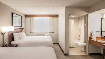 Down comforters, in-room safe, desk, blackout drapes
