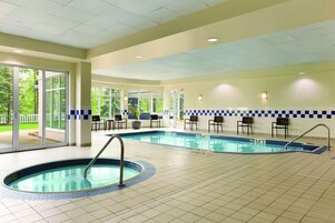 Una piscina cubierta