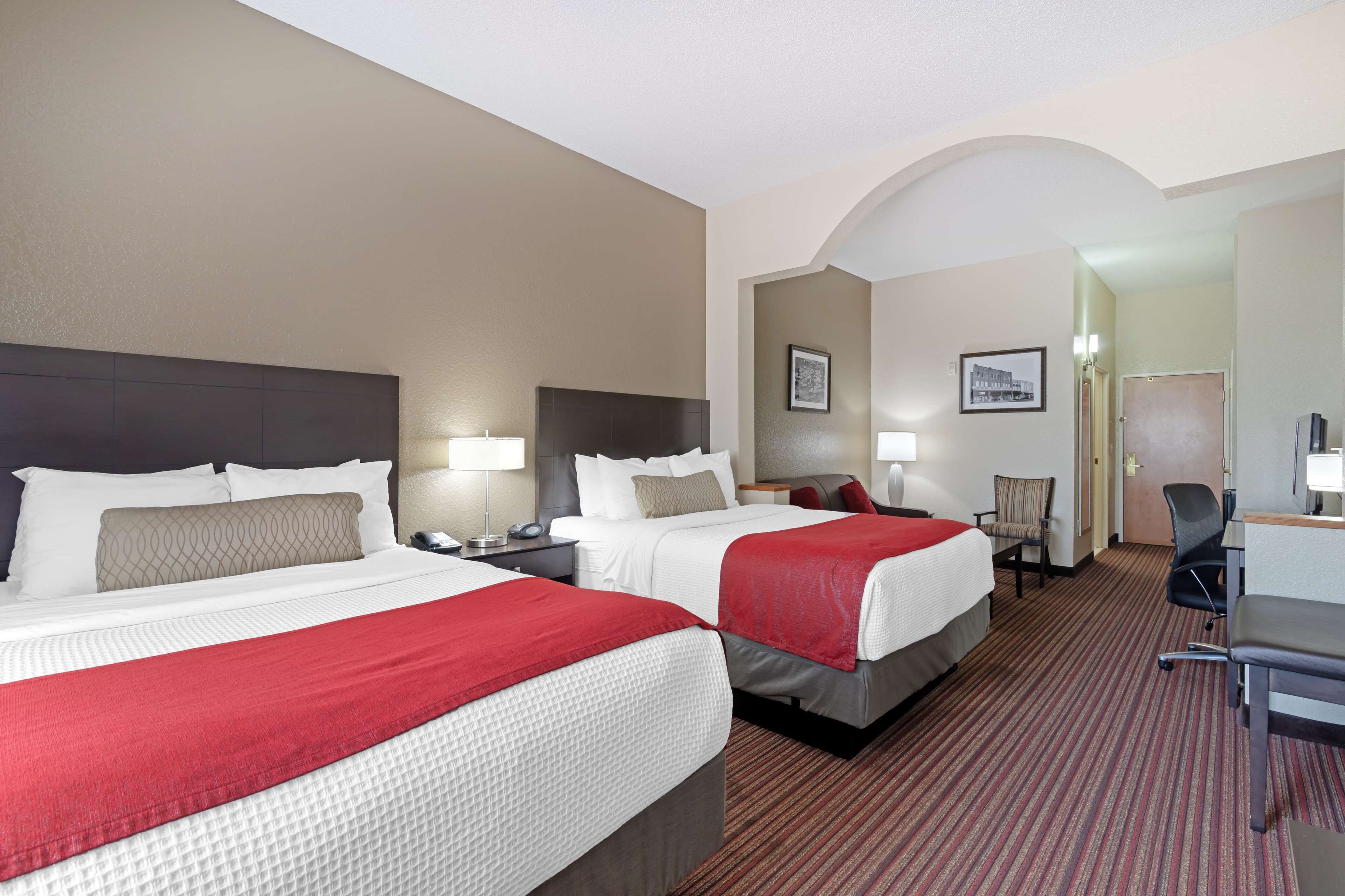 premium bedding, in-room safe, desk, laptop workspace