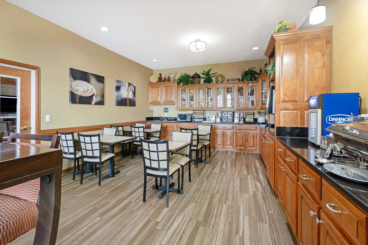 free daily full breakfast