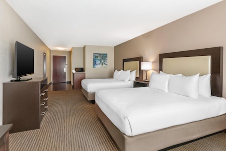 Hypo-allergenic bedding, desk, laptop workspace, blackout curtains. Best Western Lawrenceburg Inn
