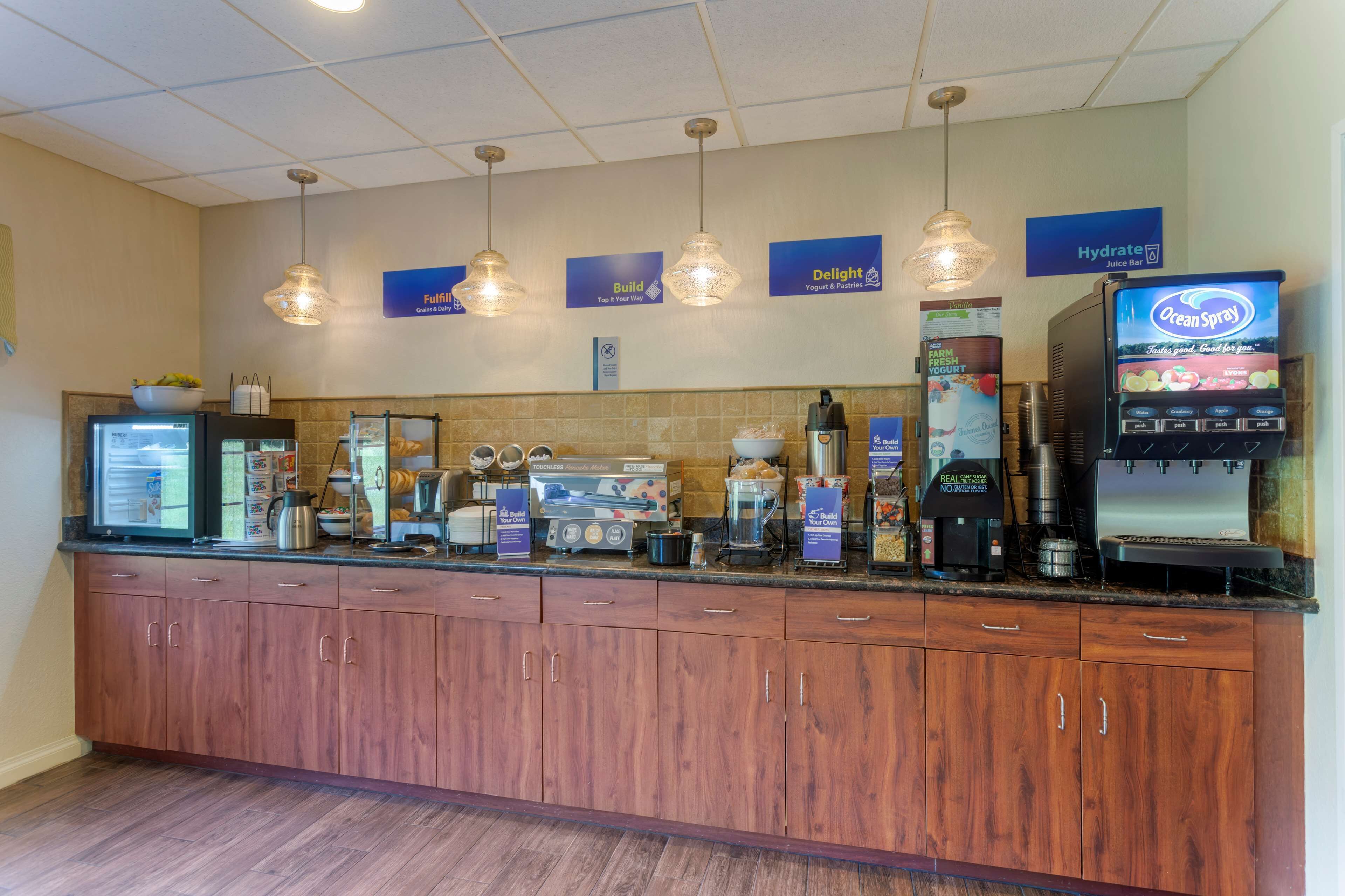 free daily full breakfast