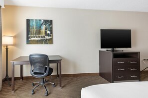 Hypo-allergenic bedding, desk, laptop workspace, blackout curtains - Best Western Lawrenceburg Inn (Lawrenceburg)