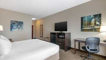Standard Room, 1 King Bed, Non Smoking | Hypo-allergenic bedding, desk, laptop workspace, blackout drapes