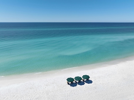 Beach nearby, white sand. Courtyard by Marriott Sandestin at Grand Boulevard