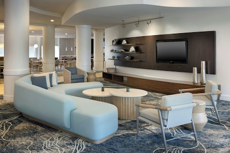 Lobby. Courtyard by Marriott Sandestin at Grand Boulevard