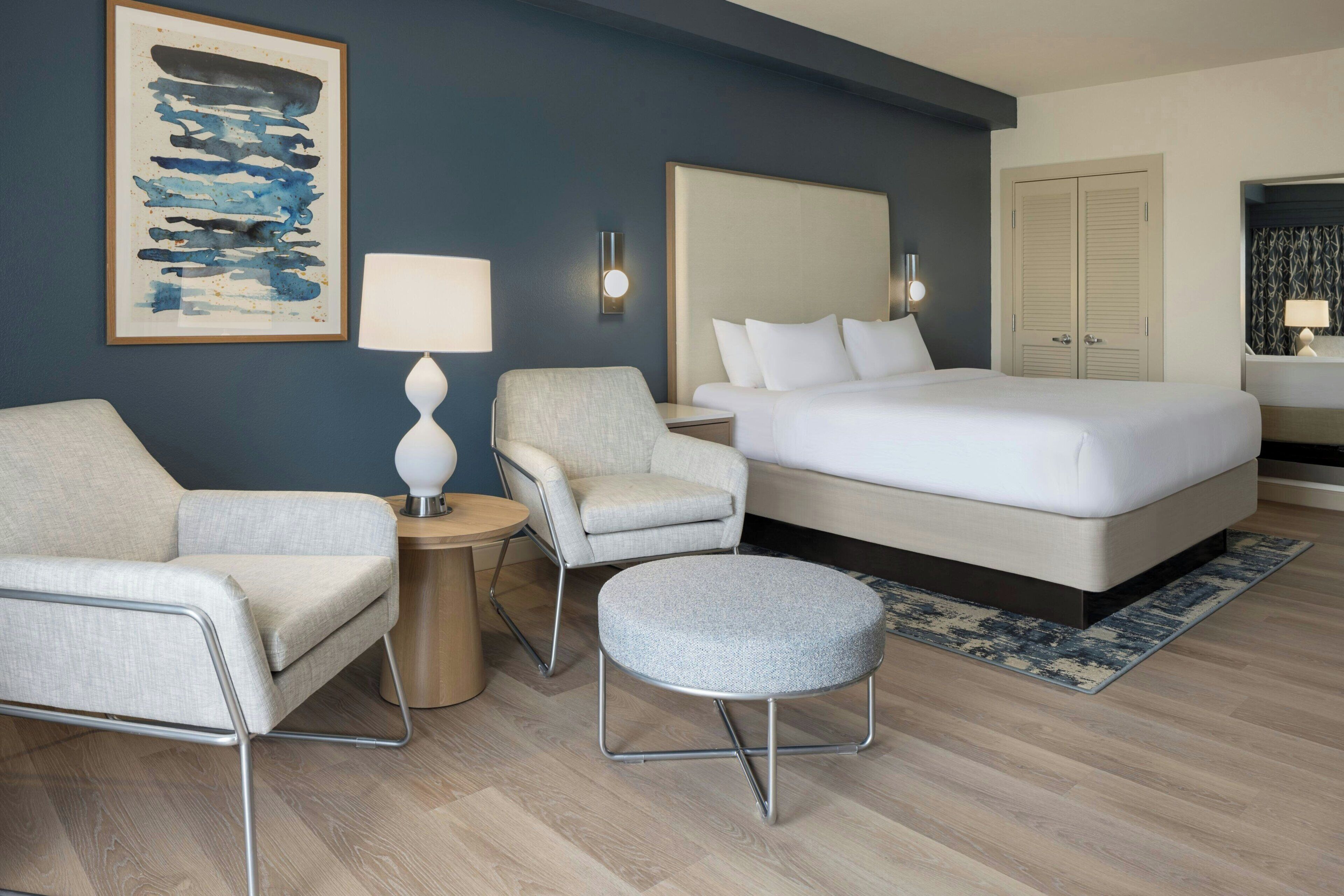 Suite, 1 habitación, balcón | Ropa de cama de alta calidad y escritorio 