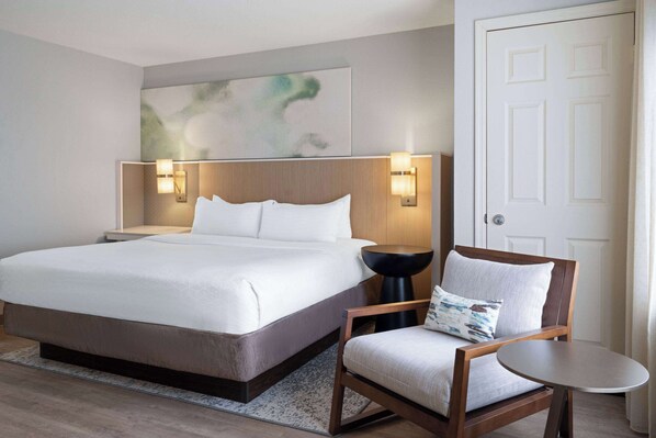 Room, 1 King Bed, Non Smoking | Iron/ironing board, rollaway beds, free WiFi, bed sheets