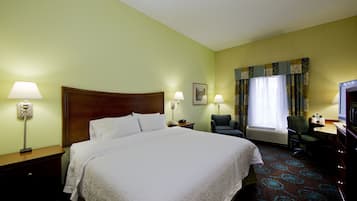 Tallelokero huoneessa, työpöytä, silitysrauta/-lauta