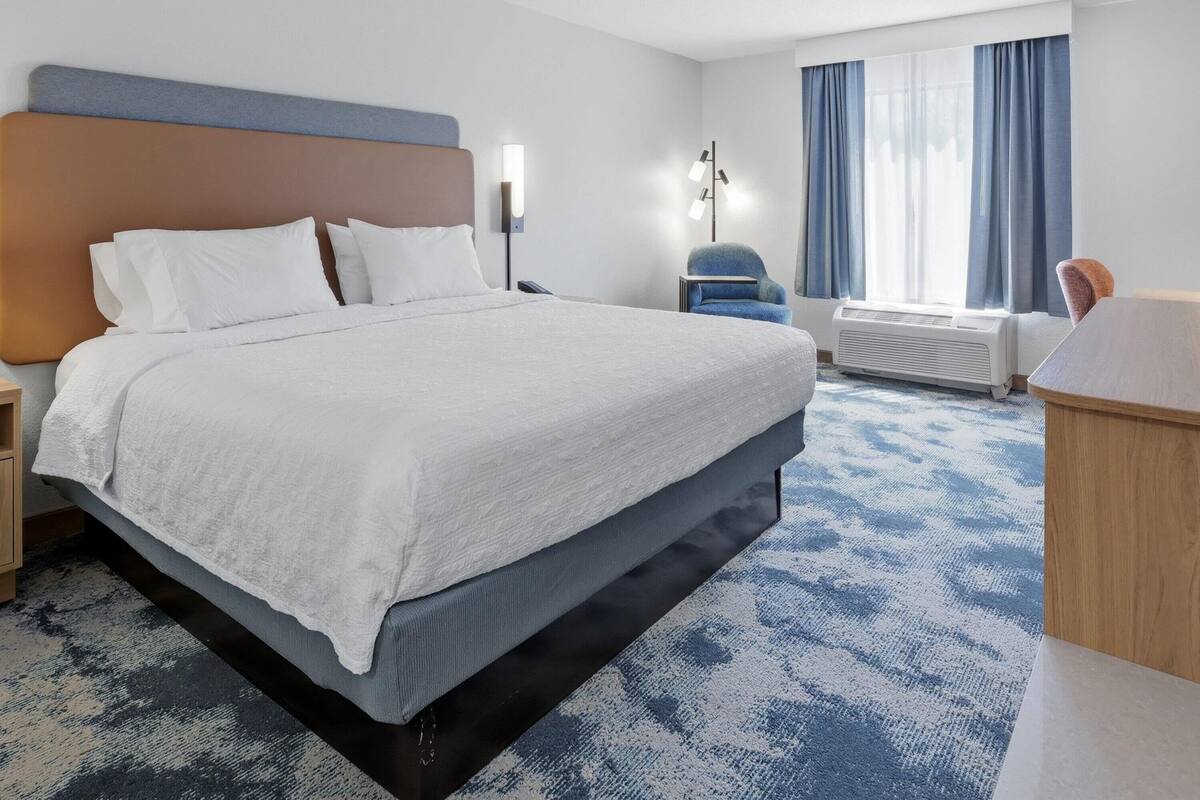 In-room safe, desk, iron/ironing board, free WiFi