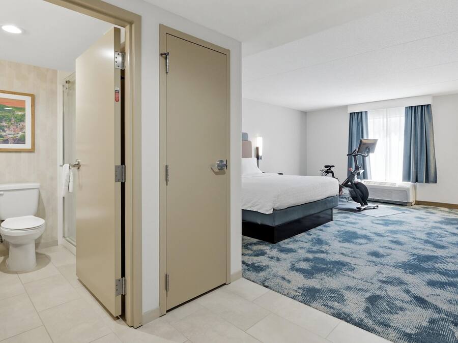 One king bed non smoking | In-room fitness