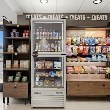 Snack bar. Hampton Inn Martinsburg South-Inwood
