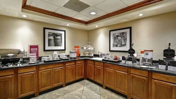 Ilmainen päivittäinen buffetaamiainen