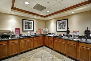 Free daily buffet breakfast - Hampton Inn & Suites Yuma (Yuma)