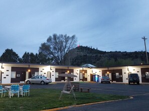 Free self-parking - Budget Host Raton (Raton)