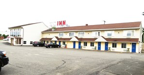 Front of property - Budget Host Airport Inn (Waterville)