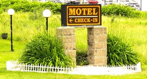 Exterior - Budget Host Airport Inn (Waterville)