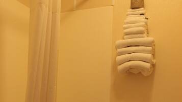 Deluxe Room, Non Smoking | Bathroom | Hair dryer